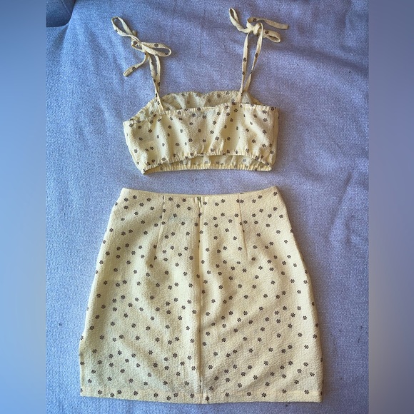Yellow Mini Skirt and Crop Top Set | Women’s Size XS - Picture 8 of 10